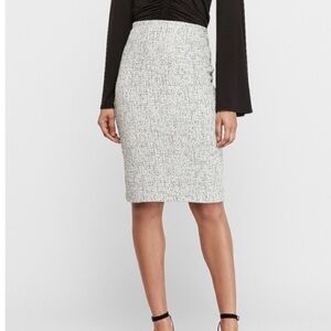 BRAND NEW! Express Black and White Pencil Skirt (Size XXS)